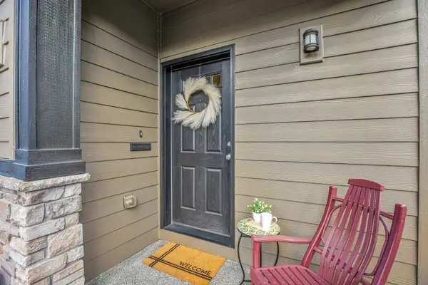 17925 SW Brisk Ln, Beaverton, OR 97007