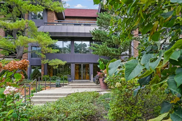 1409 Burr Oak Road #111A, Hinsdale, IL 60521