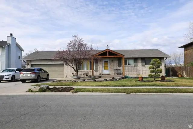 10564 S Weeping Willow Dr E, Sandy, UT 84070 - #2