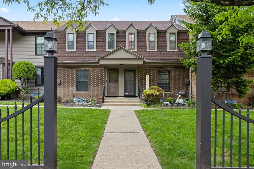 -323 Gills Ln Unit 5 H Lane, Iselin, NJ 08830 - #1