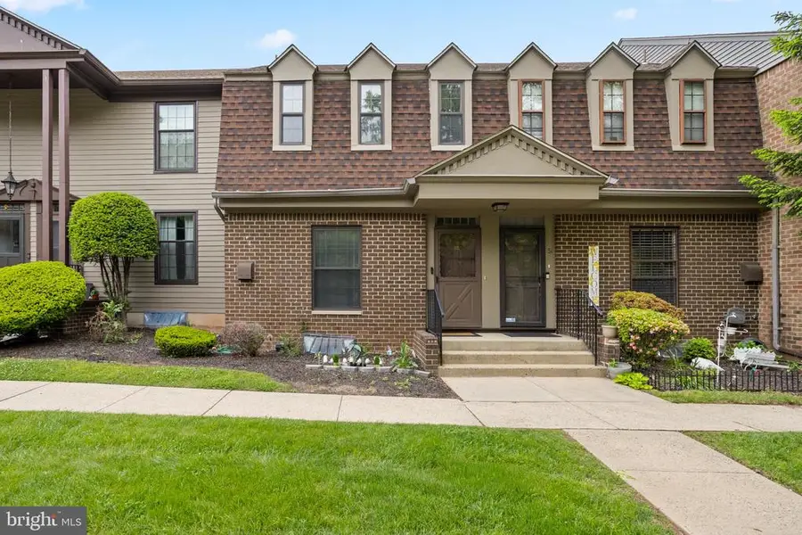 -323 Gills Ln Unit 5 H Lane, Iselin, NJ 08830 - #3