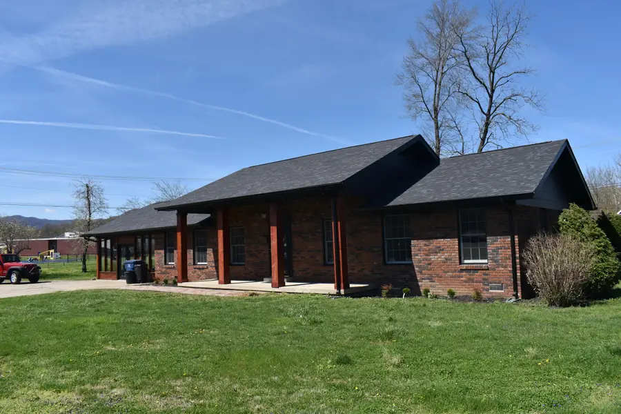 3306 W Cumberland Ave, Middlesboro, KY 40965 - #2