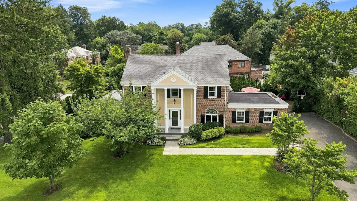 1 Shore Park Road, Great Neck, NY 11023 - #1