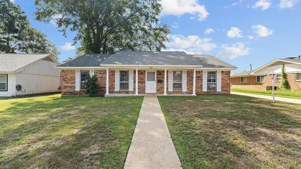 416 W Greenfield Dr., Wake Village, TX 75501