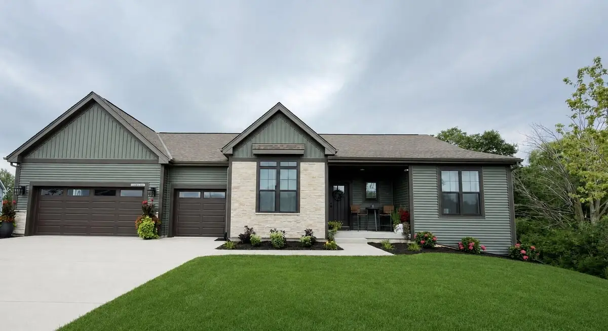 W194N15787 East Gate Ct, Jackson, WI 53037 - #1