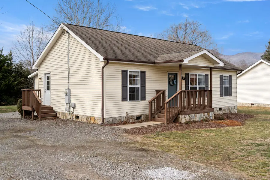 121 James Street, Clyde, NC 28721 - #3