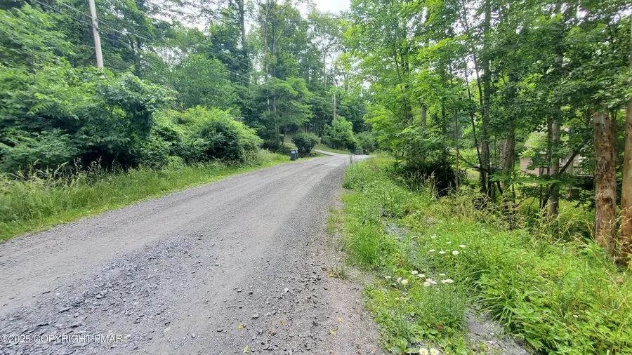 180 Stony Hollow Circle, Bushkill, PA 18324 - Image #3