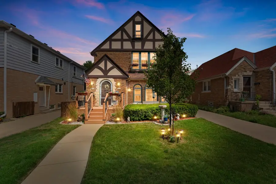 1620 E Olive St, Shorewood, WI 53211 - #2