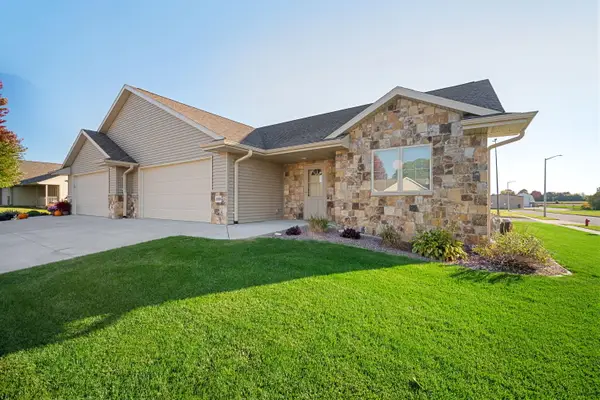 300 Clover Ln, Lomira, WI 53048
