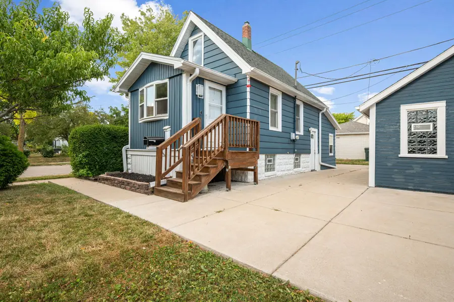 2202 S 68th St, West Allis, WI 53219 - #2