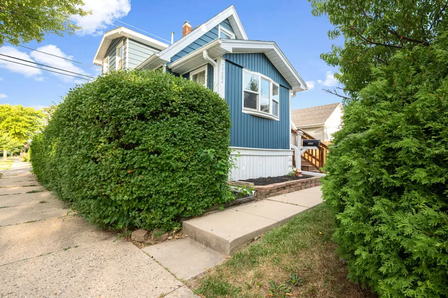 2202 S 68th St, West Allis, WI 53219 - #3