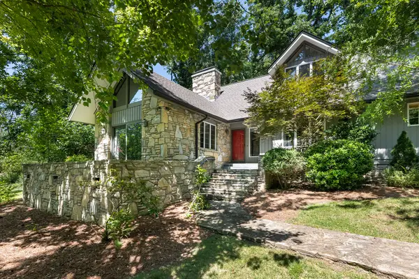 25 E Forest Road, Asheville, NC 28803