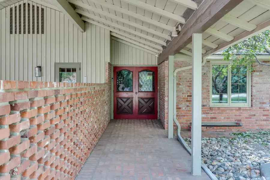 101 W 30th Ave, Hutchinson, KS 67502 - #3