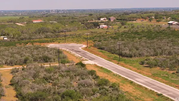 161 Cr 2644, Moore, TX 78057