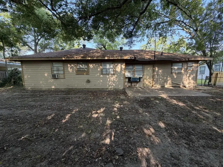 1810 11th Street, Orange, TX 77630 - #3