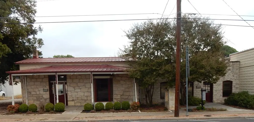 408-410 W Main St, Fredericksburg, TX 78624 - #1