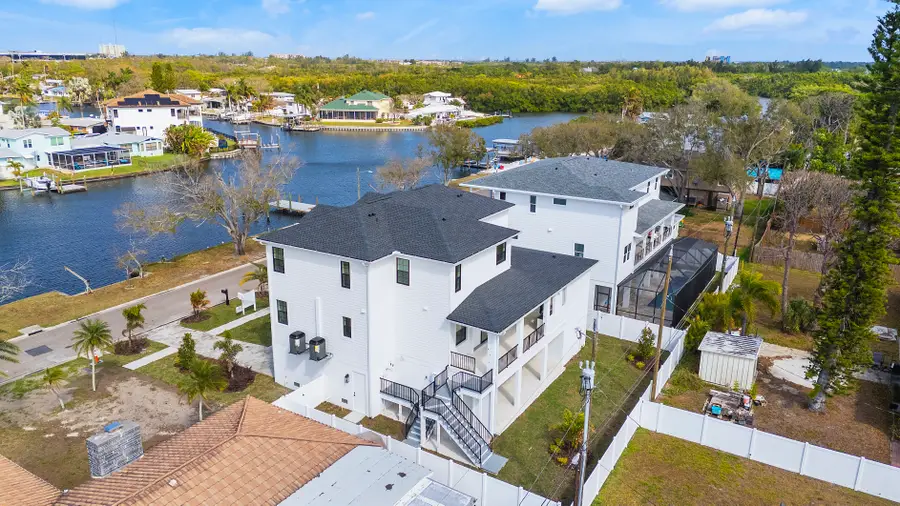 220 90th Avenue Ne, Saint Petersburg, FL 33702 - #2