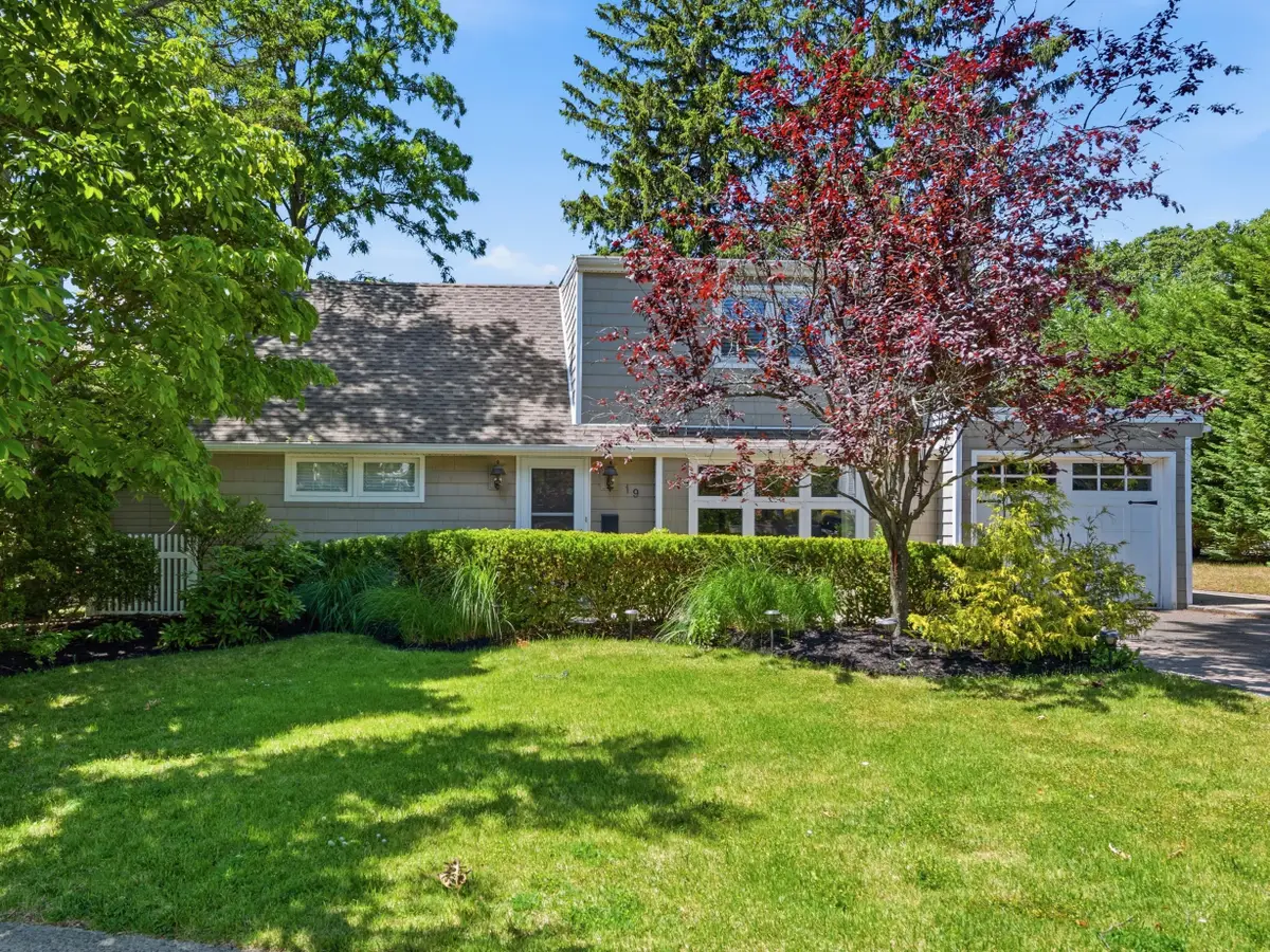 19 Radcliff Avenue, Port Washington, NY 11050 - #1