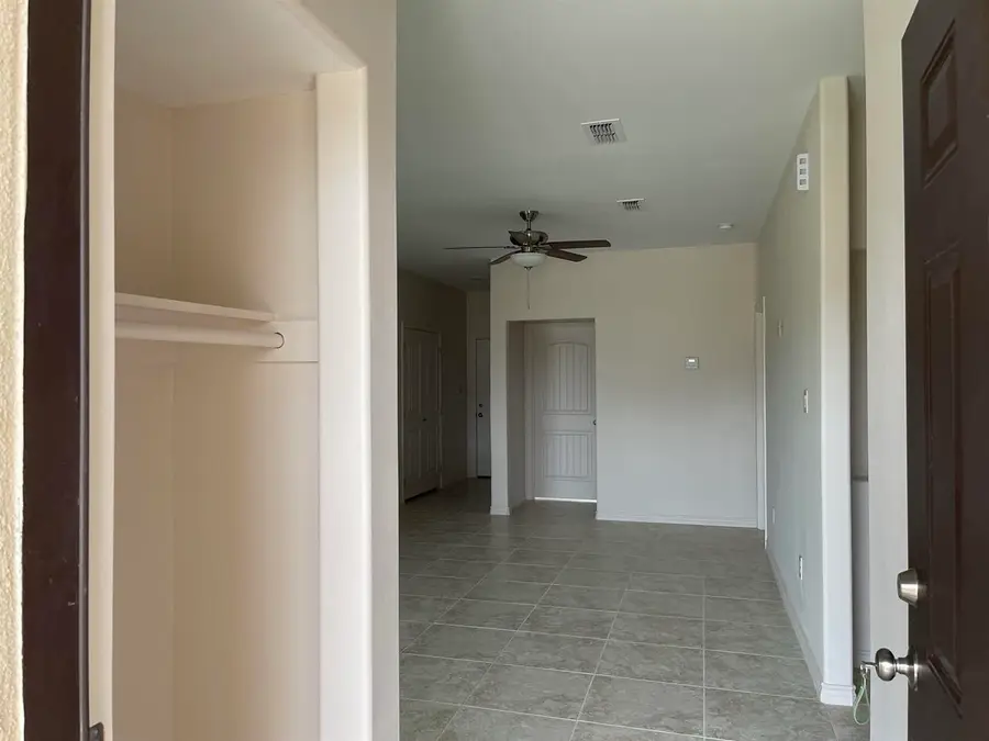 6908 Molinos Dr, Laredo, TX 78046 - Image #3