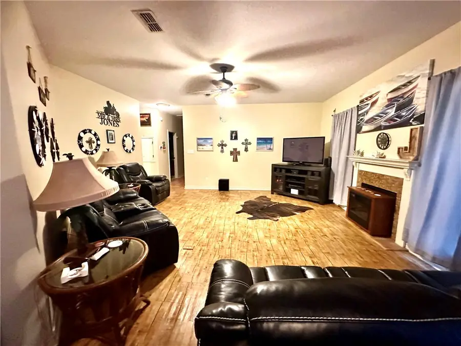 39 Front Street, Rockport, TX 78382 - Image #2