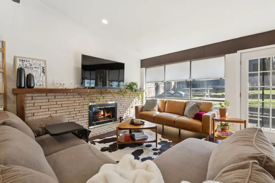 10324 Lake Gardens Drive, Dallas, TX 75218 - Image #2