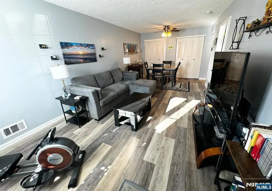 807 Sassafras Court, Mahwah, NJ 07430 - Image #2