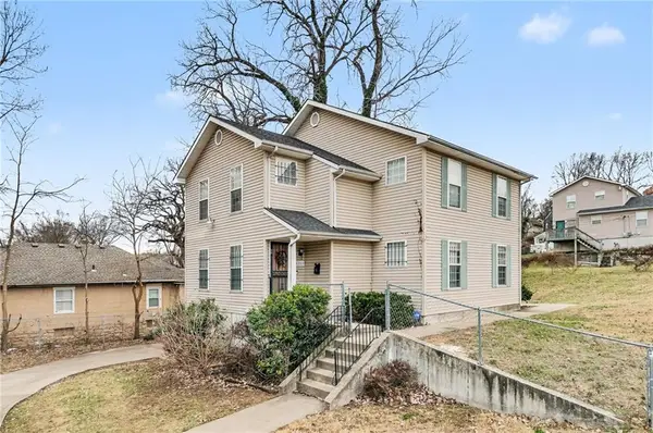 4200-4202 Flora Avenue, Kansas City, MO 64110