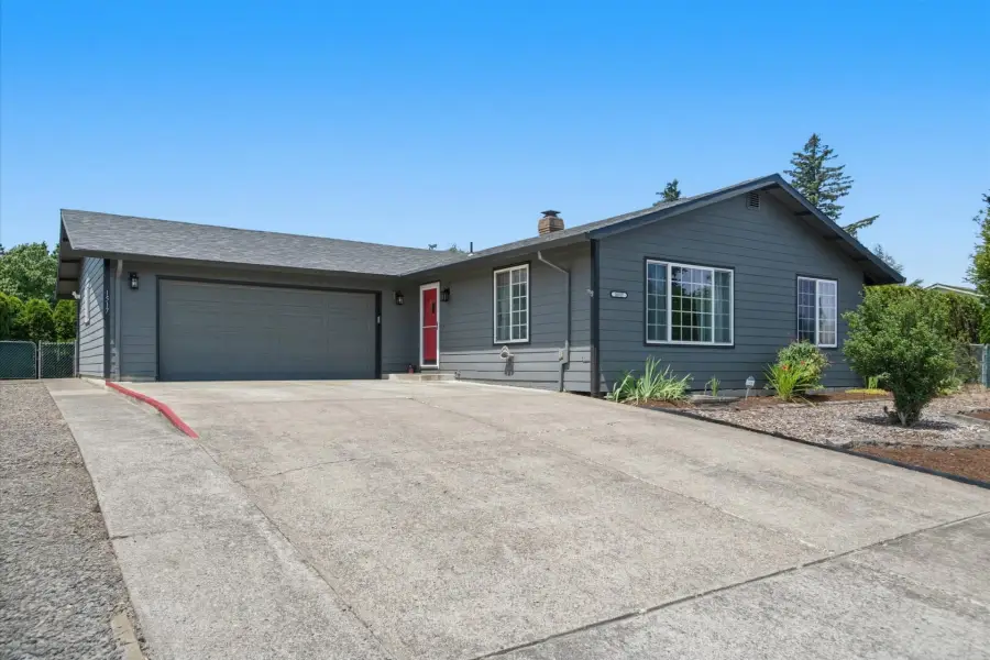 1517 N Locust St, Canby, OR 97013 - #2