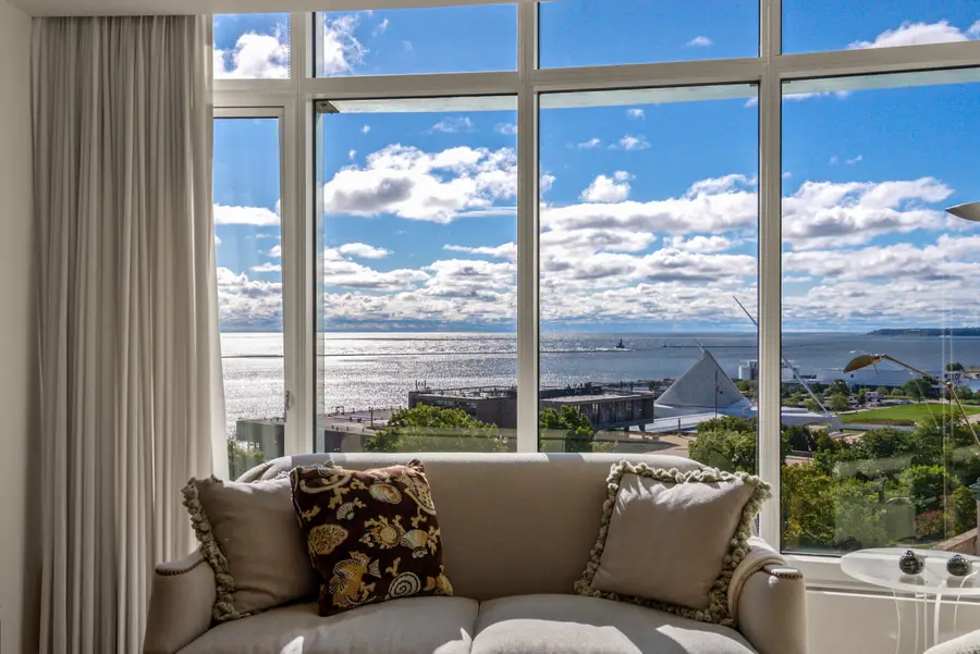 825 N Prospect AVENUE #701, Milwaukee, WI 53202 - #2