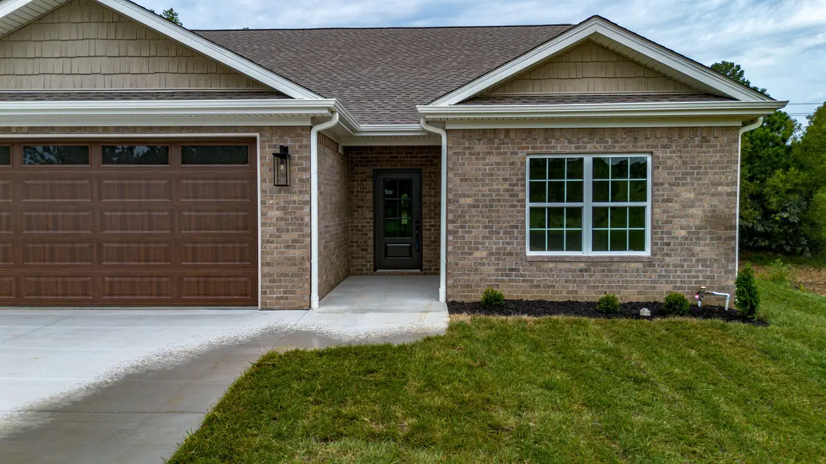 160 Hidden Valley Dr, Paducah, KY 42003 - #1