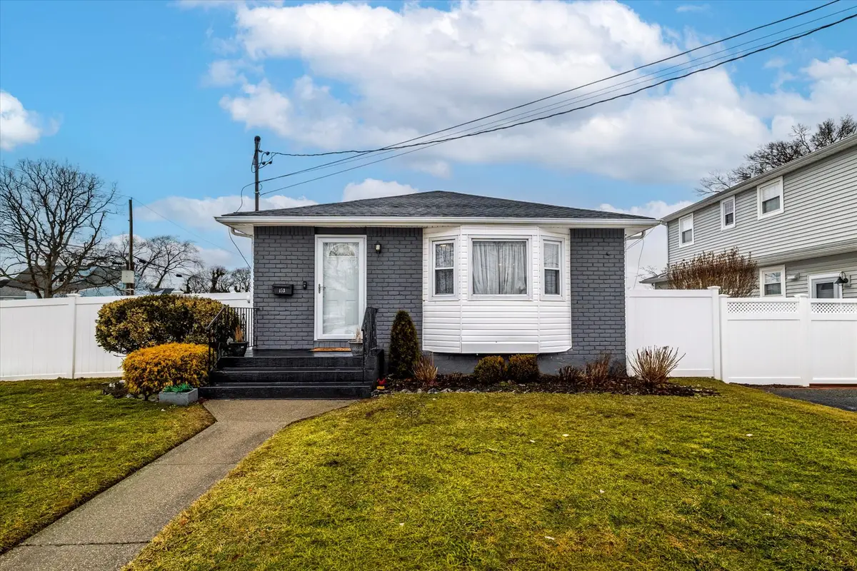 153 N Queens Avenue, Massapequa, NY 11758 - #1