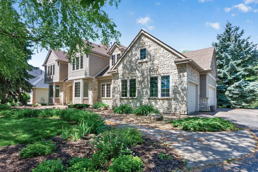 3034 Edgewater Drive, Woodbury, MN 55125 - #3