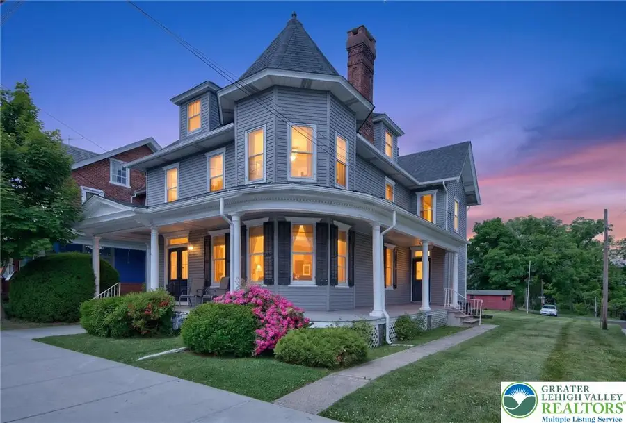 28 S Main Street, Coopersburg, PA 18036 - #2