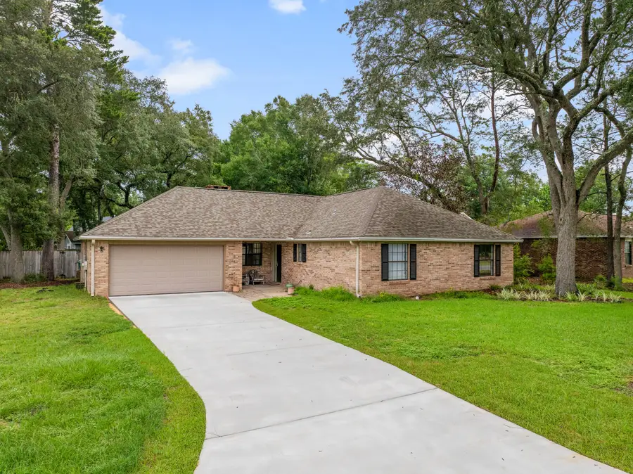207 Oakwood Circle, Niceville, FL 32578 - Image #3