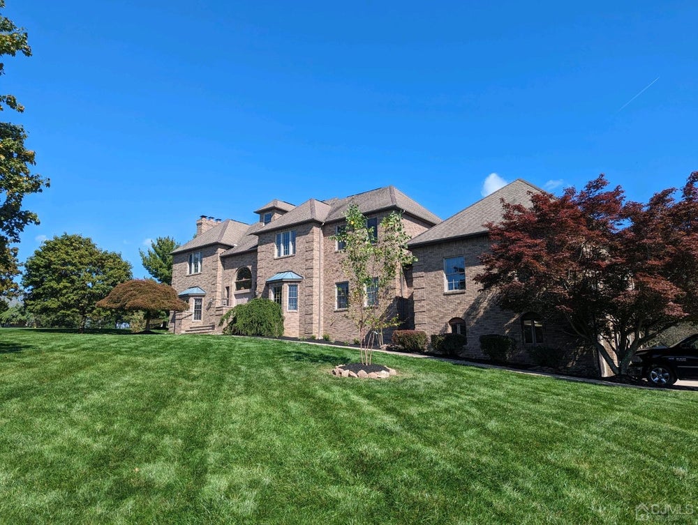 14 White Tail Way, Clinton Twp., NJ 08801 BHGRE