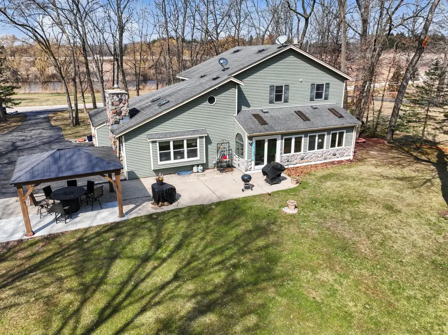 S94W26995 Linden Ct, Vernon, WI 53149 - #2