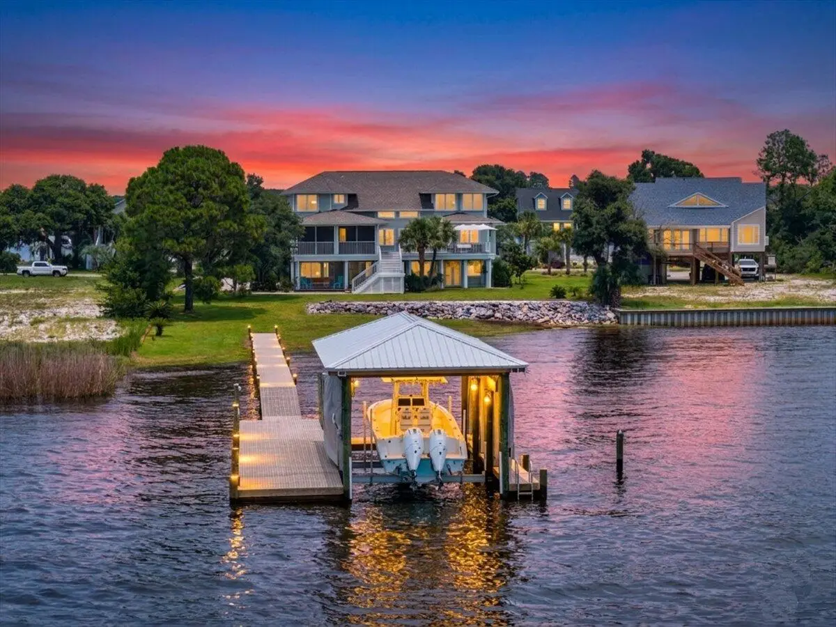 7813 Petersen Pt Rd, Milton, FL 32583 - #1