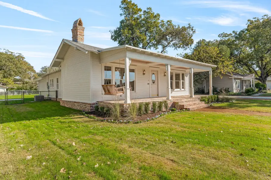 915 Cherry Street, Graham, TX 76450 - Image #3