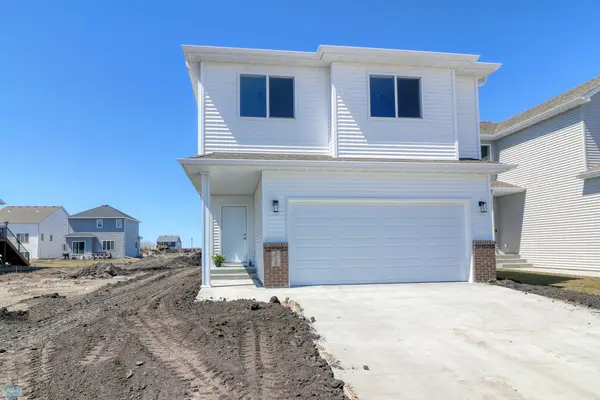 2516 38th Avenue S, Moorhead, MN 56560