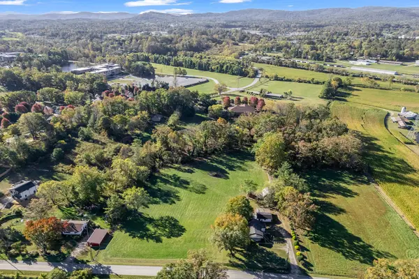 628 New Hope Road, Flat Rock, NC 28731