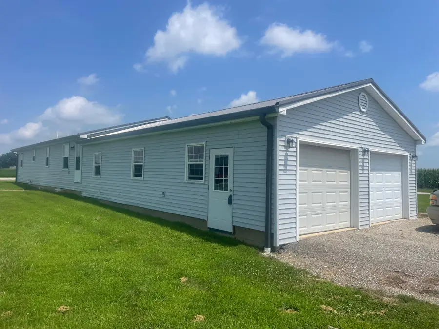 1273 N 1425th Street, Mason, IL 62443 - Image #2