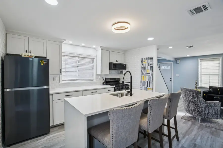 53 COTTAGE ST, Bayonne, NJ 07002 - Image #3