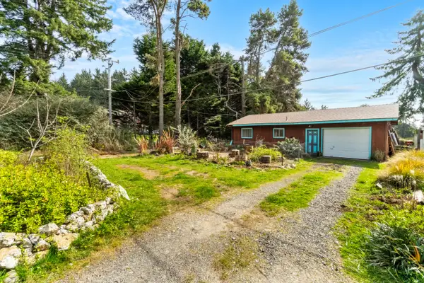 1896 Blake Road, McKinleyville, CA 95519