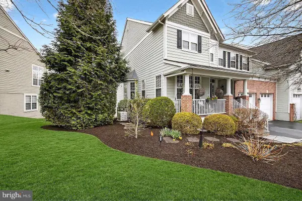 411 Sergeant Dr, Lambertville City, NJ 08530