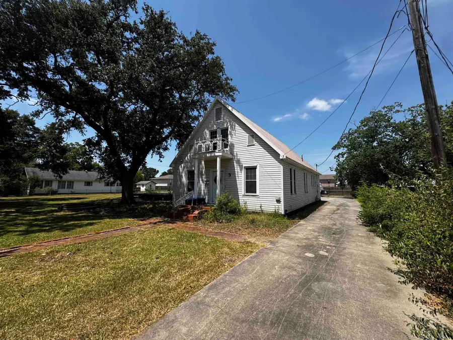 1114 Luling Avenue, Nederland, TX 77627 - #3