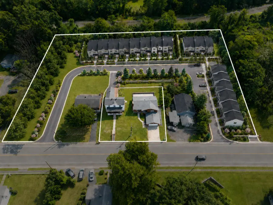 1329 Main St E, Waynesboro, VA 22980 - #2