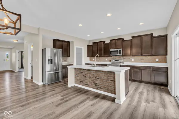 2239 Summer Shore Drive, Greenwood, IN 46143