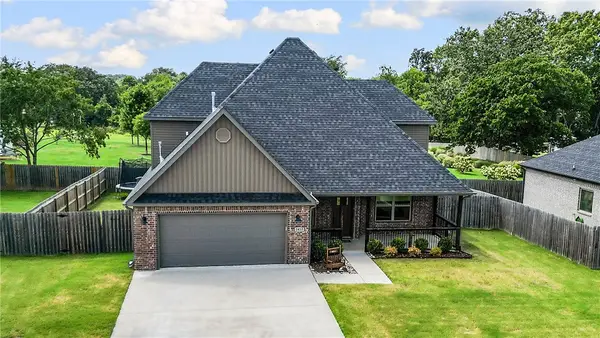 1413 Reagan Avenue, Gentry, AR 72734