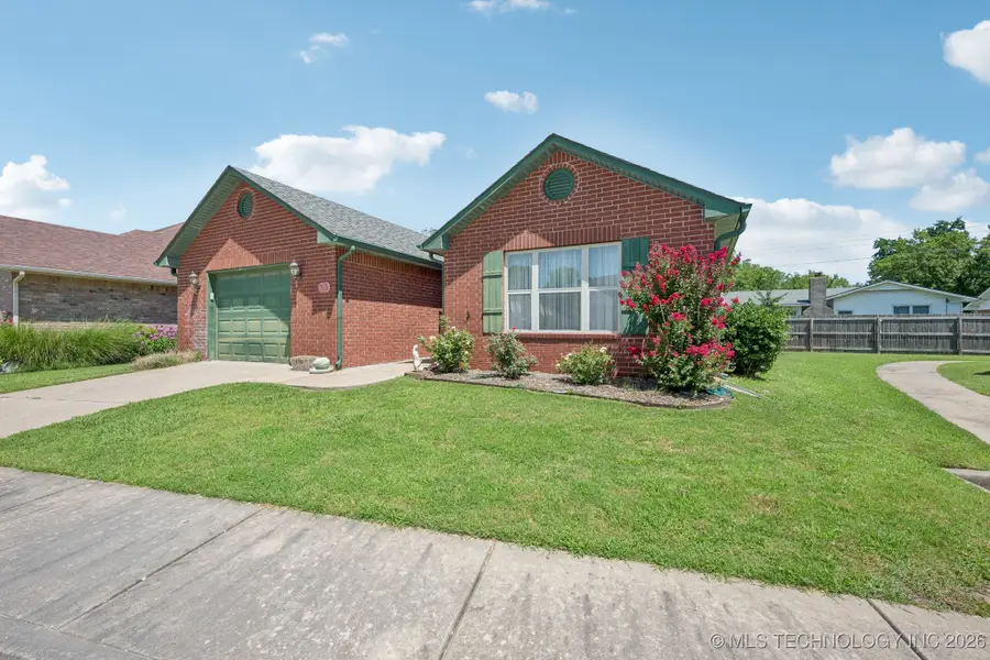 315 Savannah Park Street, Pryor, OK 74361 - #2