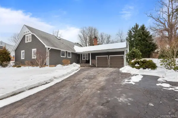 4 Abbington Place, Northport, NY 11768